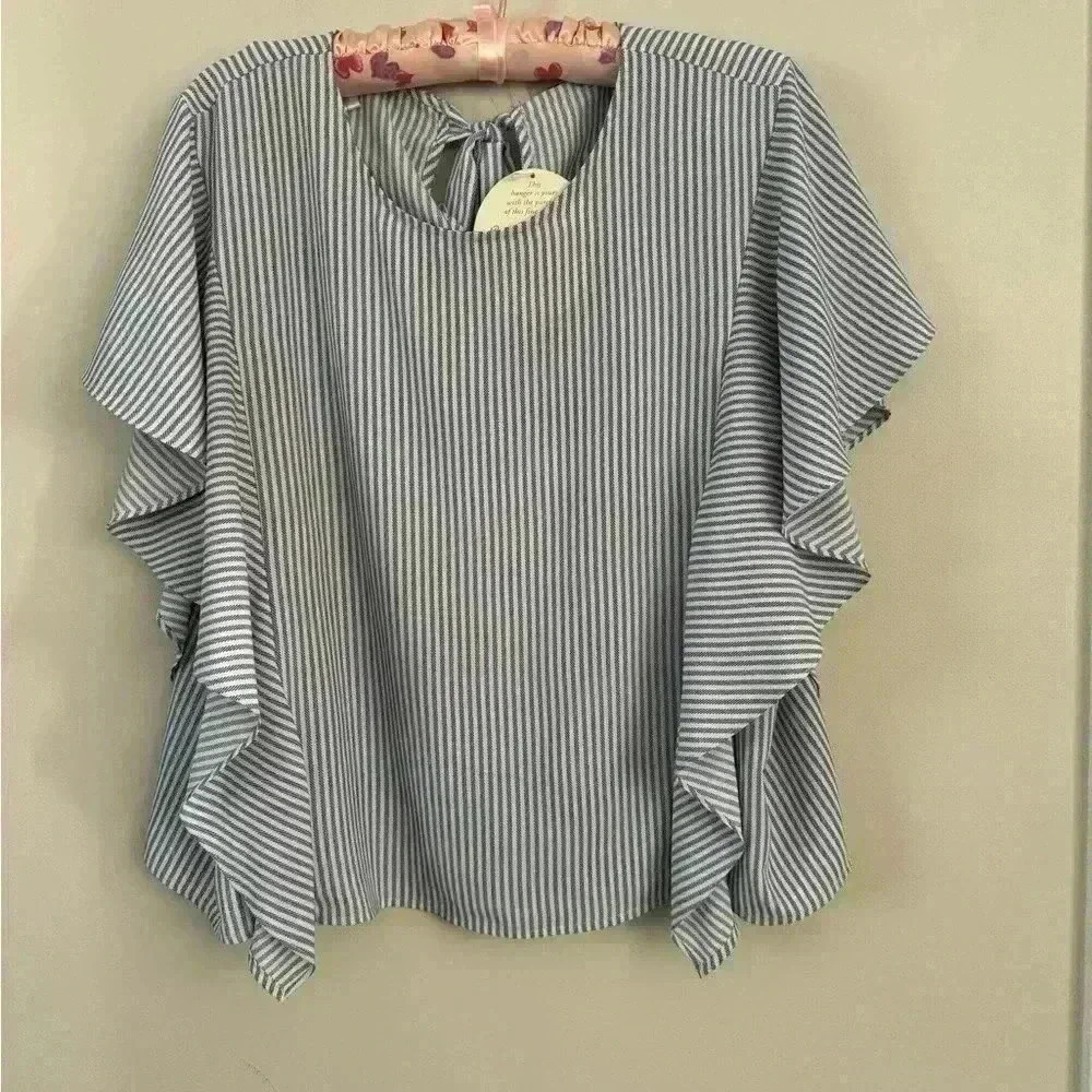 Beautiful top  wit butterfly style arms. Spring/summer season start